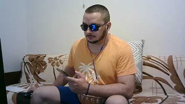 Chatroom XXX en direct de WildBoar_69
