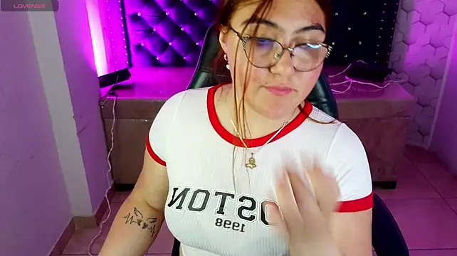 צ'אט XXX בשידור חי של conniejames_m