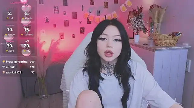 Онлайн чат XXX Emma_Kirks