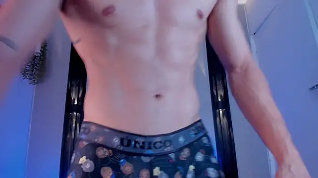 צ'אט XXX בשידור חי של Dark_Valentino_