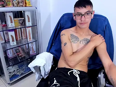 Alexx_bigcockk_ Adlı Modelin Canlı XXX Sohbeti