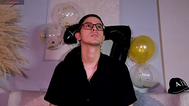 צ'אט XXX בשידור חי של Ostin_Colt