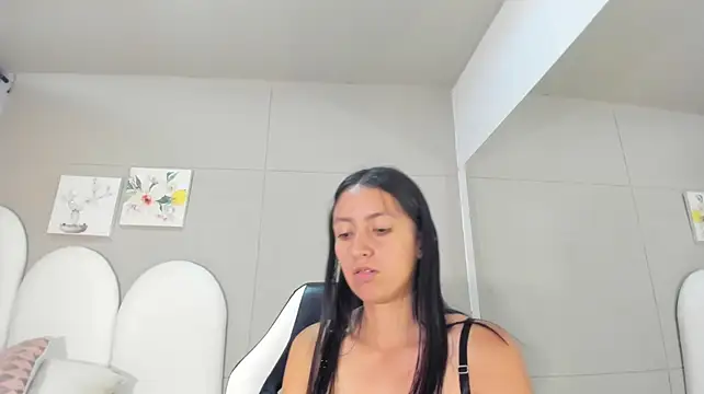 Mia-baker- – Live XXX-chat