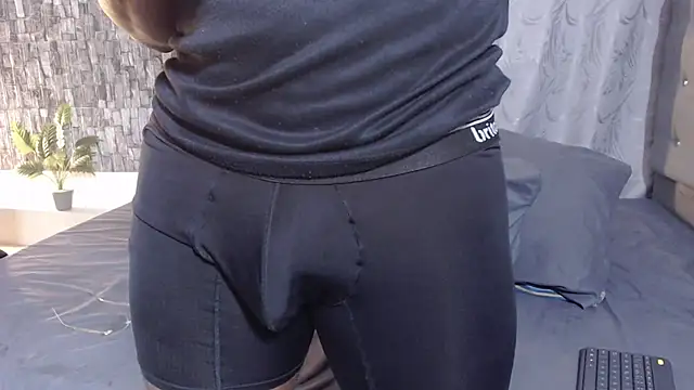 IsiahMaxwell XXX чат на живо