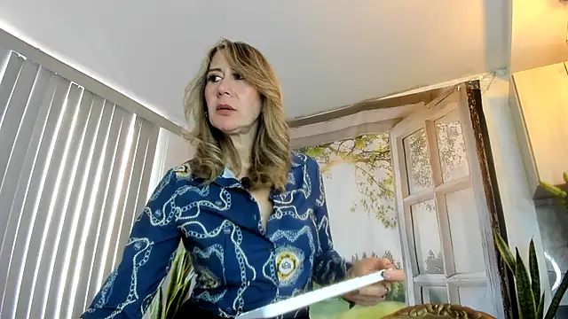 Chat +18 de ashleymilf_1 ao vivo