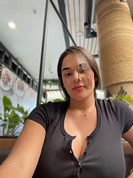 Chat +18 de BellaLeclair_ ao vivo