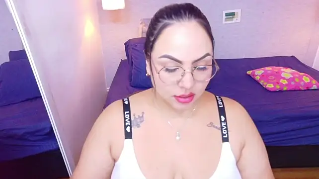 Chat +18 de Curvy_sexyvalen ao vivo