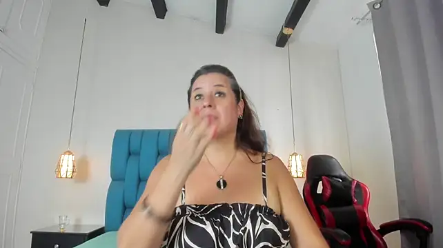 XXX chat uživo modela Adele__Fire