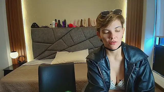 NoahAndGaia Adlı Modelin Canlı XXX Sohbeti