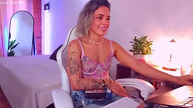 צ'אט XXX בשידור חי של SashaKlein
