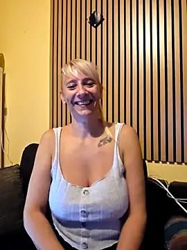 Chat +18 de JadeVelvet- ao vivo