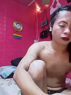 Show modela YourHotMenxie18 na web-kameri