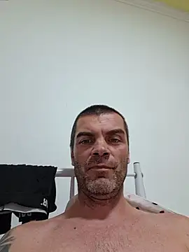 SIRMASTERDOMINATORXXL Adlı Modelin Canlı XXX Sohbeti