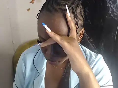 Eboni_hotboobs_ Adlı Modelin Canlı XXX Sohbeti