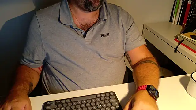 צ'אט XXX בשידור חי של BearOfficer