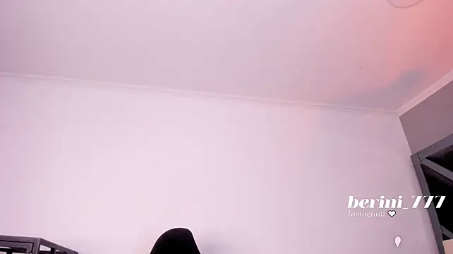 AmberiniHoffman - play with my nipples