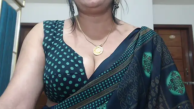 Maisa-130's Live XXX Chat