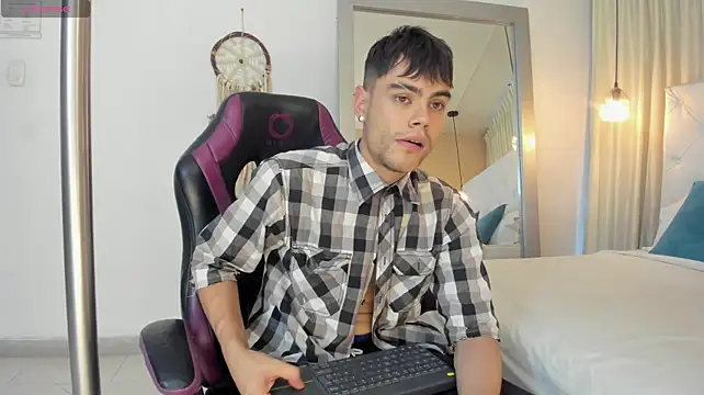 Lycan____ Live XXX Chat