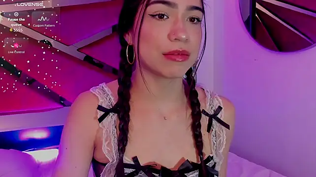 FaloonRoussel Adlı Modelin Canlı XXX Sohbeti