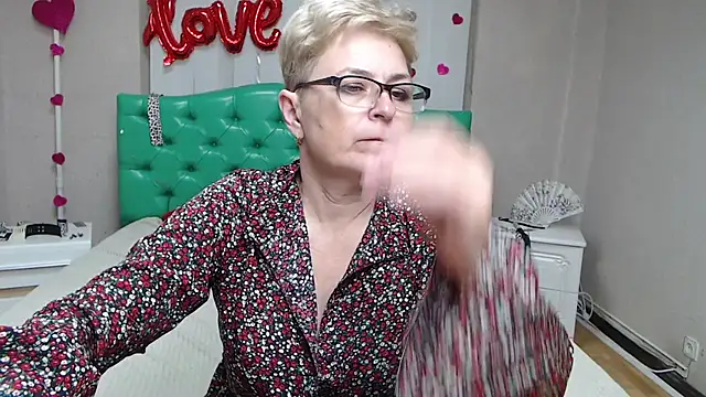 EmiliaGree – Live XXX-chat