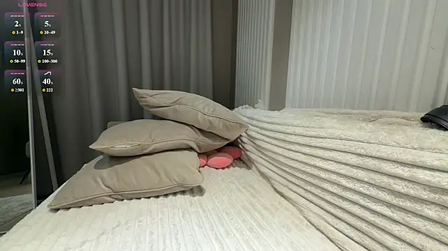 Avroramey - Showing ass
