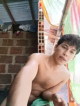 Andres123cv Adlı Modelin Canlı XXX Sohbeti