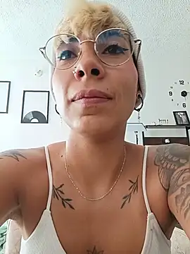 MiaMorgan_ XXX чат на живо