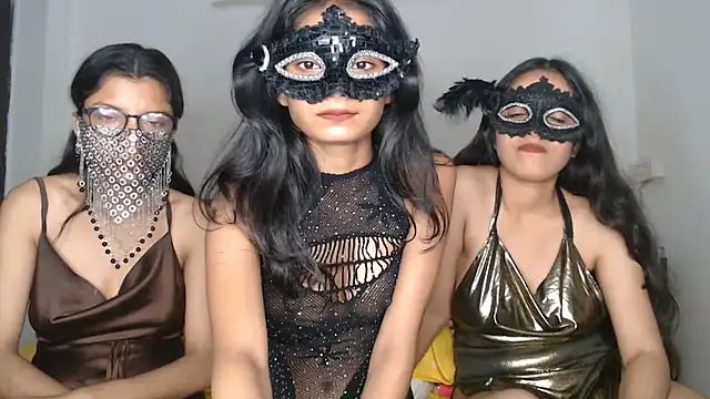 Virgin_Aisha: διαδικτυακό σόου στην κάμερα