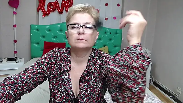EmiliaGree live XXX chat
