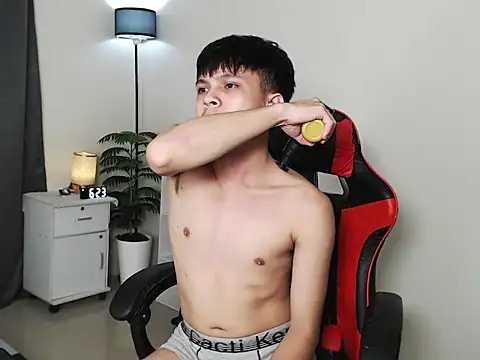 Kiel_Asianboy 即時 XXX 聊天