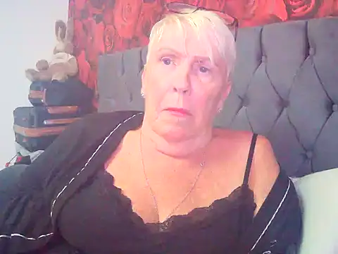 Chat XXX en directo de Playful_MILF_Demi