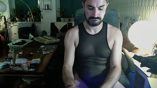 tomz0819 élő XXX-chatje