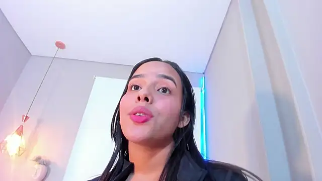 Chat +18 de Roxy_Stonee ao vivo
