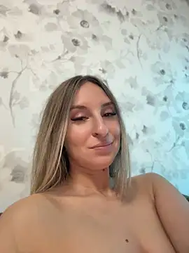 ZyvellaLuna - 2 fingers in my perfect ass😈