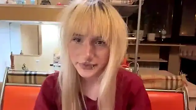 Blondilis: онлайн-секс-чат
