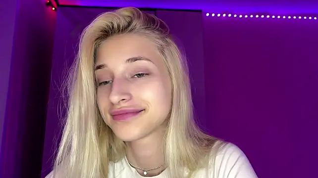 FiveFootBlonde Live XXX-Chat