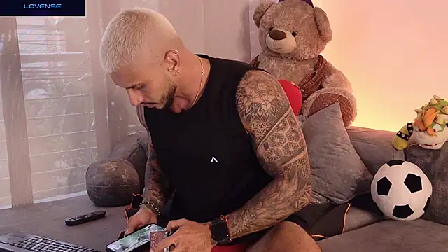 Chatroom XXX en direct de Seth_Vegaa