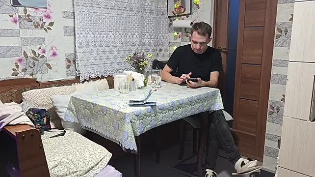 XXX chat uživo modela Vuitton