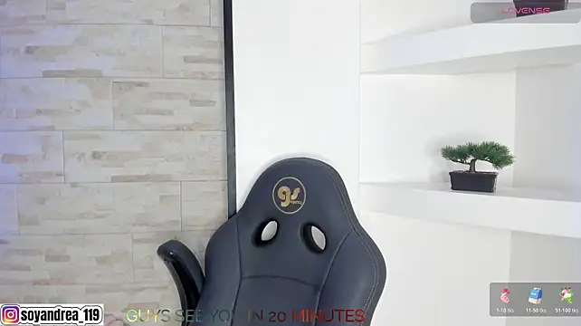 Juliana_smithh - Side pantie and bounce that ass🍒