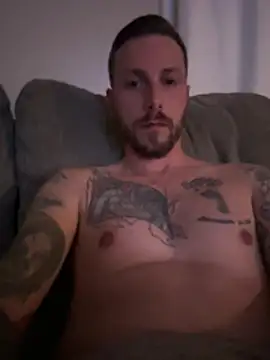 inked_daddy88 Adlı Modelin Canlı XXX Sohbeti