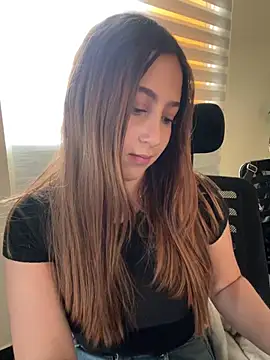 Vixen_Lauret Adlı Modelin Canlı XXX Sohbeti