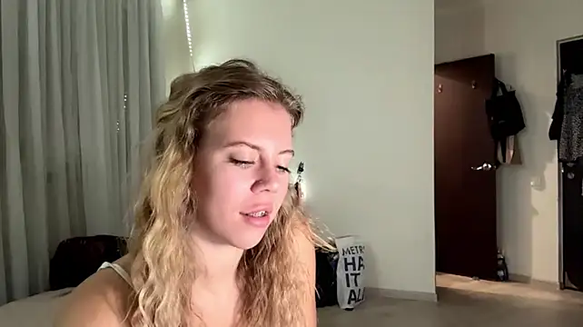 Mishelika Live XXX Chat