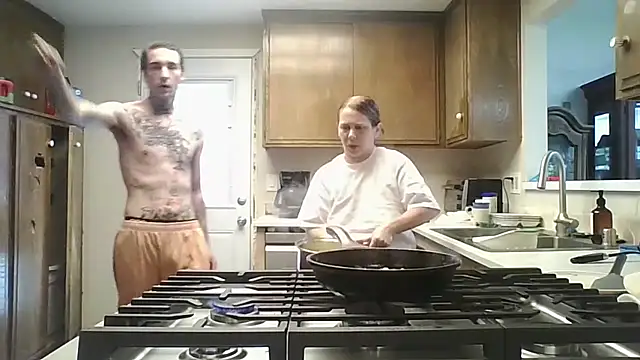 2-BLUNT-CUNTS Chat XXX in diretta