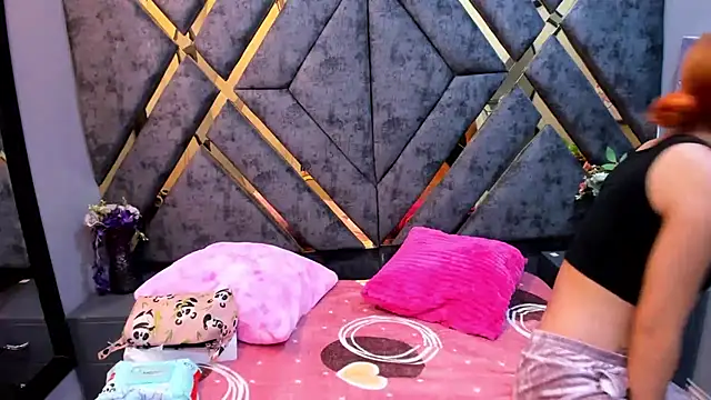 Paris_Petit Adlı Modelin Canlı XXX Sohbeti