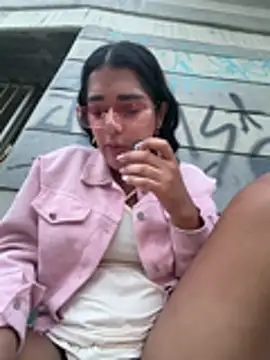 EmmaRoux_ Adlı Modelin Canlı XXX Sohbeti