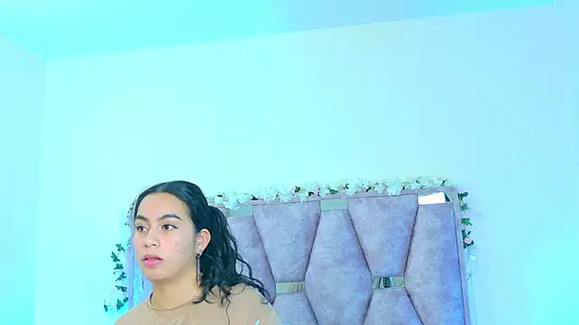 iris_mandarinne_'s Live XXX Chat