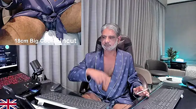OnlineBossUK Live XXX-chat