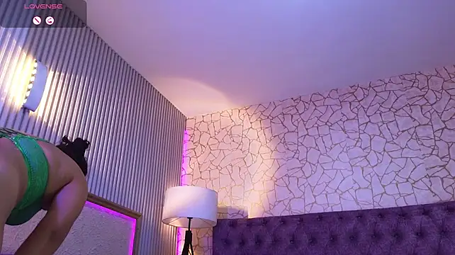 EMILYY_FOXY's Live XXX Chat