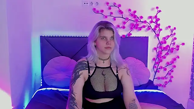 JoannLowe's Live XXX Chat