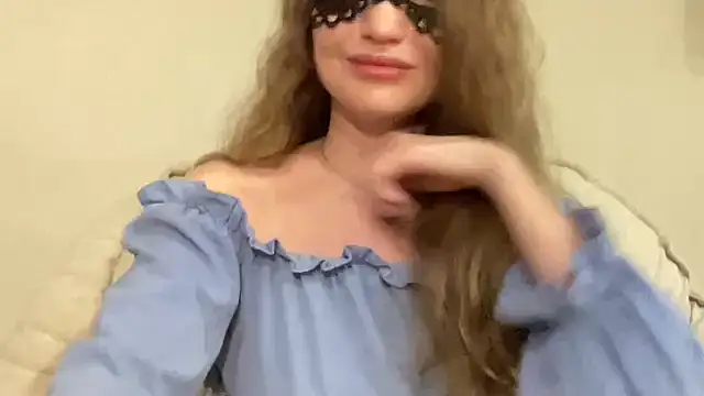 Neravia Show in webcam